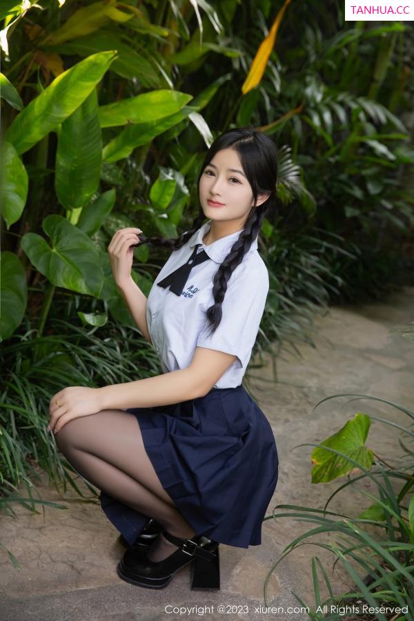   [XiuRen]高清写真图 2023.06.19 No.6940 谭小灵 短裙美腿第2张图片